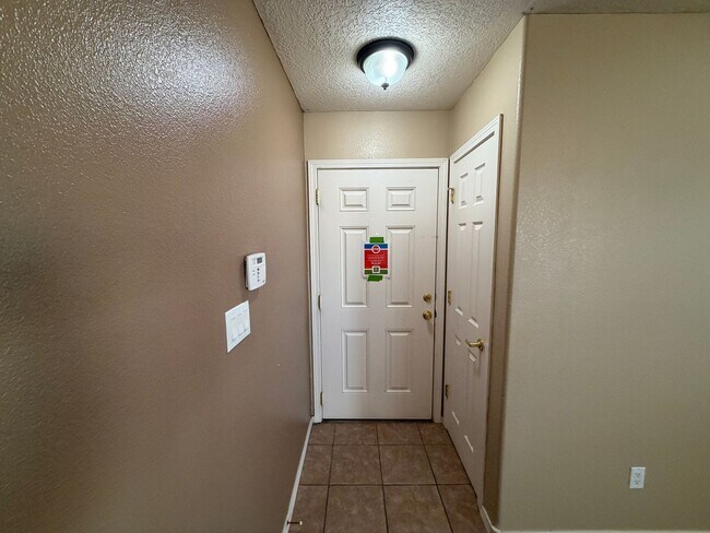 Building Photo - 4 Bedroom Home Available Near McMahon Blvd NW & Universe Blvd NW!