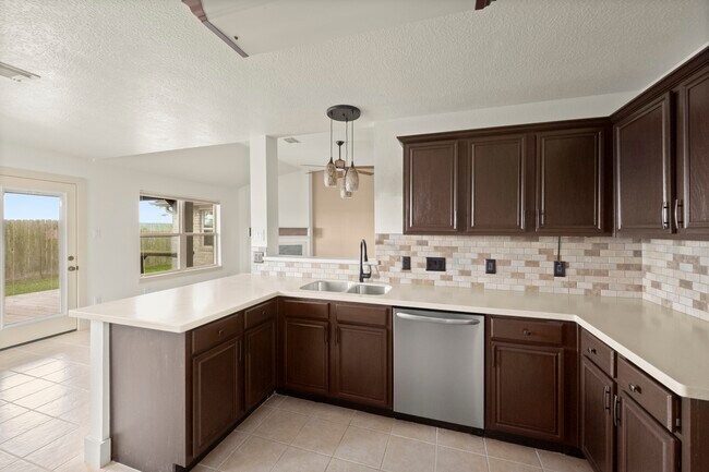 Building Photo - 1243 Willow Branch Dr