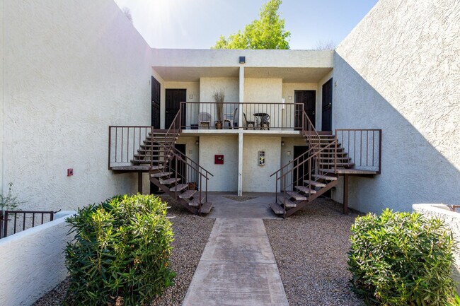 Building Photo - 10444 N 69th St