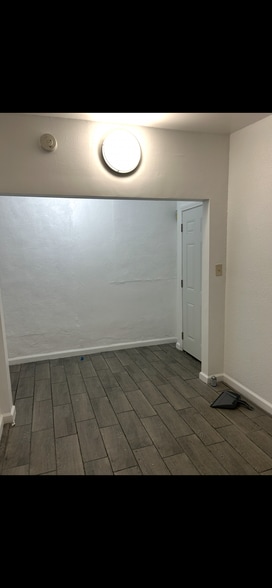 Building Photo - 10962 Sampson Ave