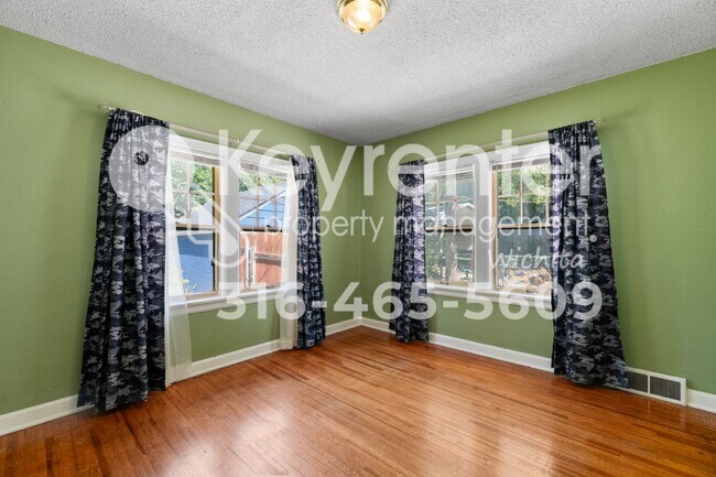 Building Photo - 1728 E McKnight Dr