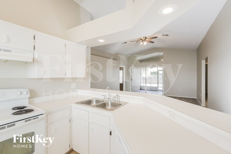 Building Photo - 785 Hunt Dr