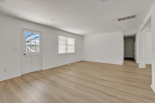 Building Photo - 9800 Willow Wind Dr