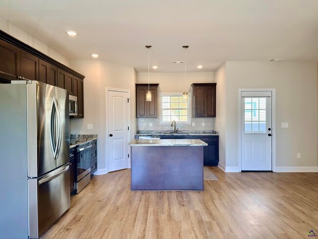 Building Photo - 212 Beau Claire Cir