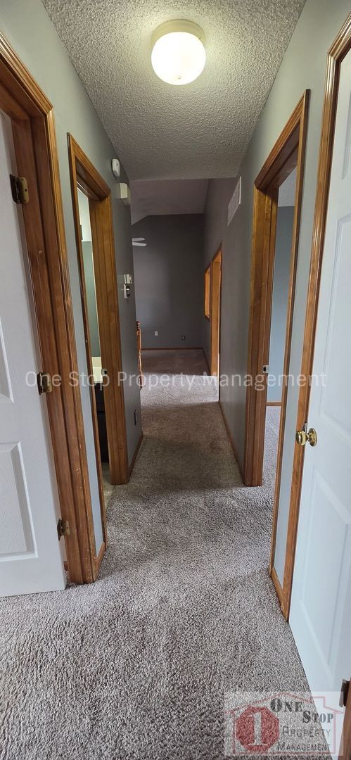 Building Photo - Beautiful 3 Bedroom & 2 Bathroom Home!