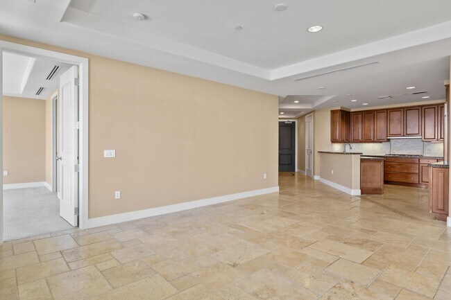 Building Photo - 2211 E Camelback Rd