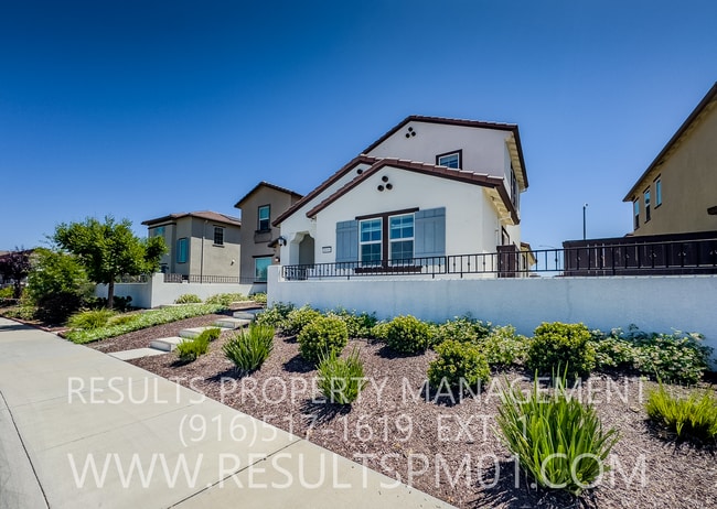 Building Photo - Antelope 3 Bed 2.5  Bath Beauty