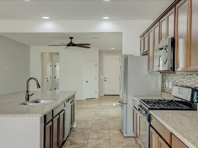 Building Photo - La Estancia 4 Bed 2.5 Bath Home