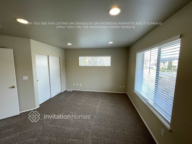 Building Photo - 5008 Norpoint Way NE