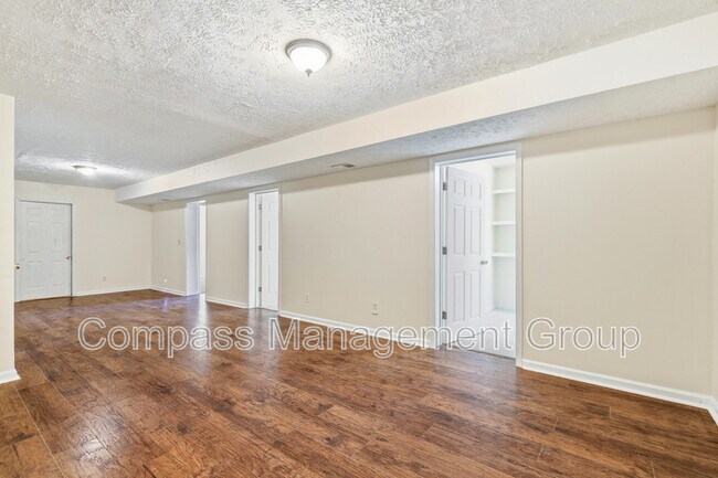Building Photo - 1690 River Bend Rd