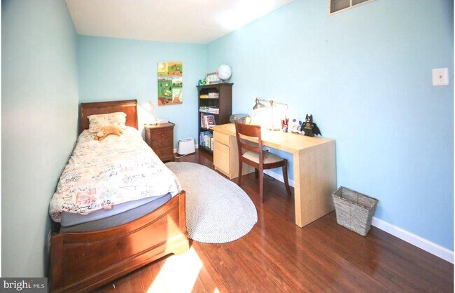 Building Photo - 1120 Cymry Dr