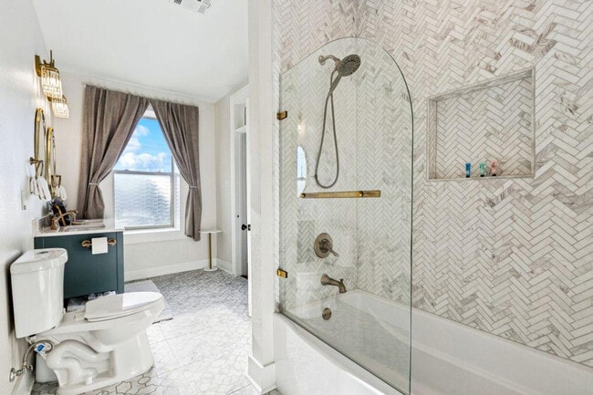 Building Photo - 1725 Robert C. Blakes Sr. Dr