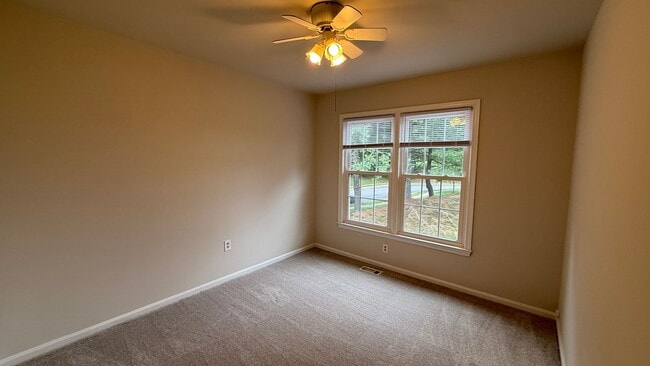 Building Photo - Lake Ridge Townhouse