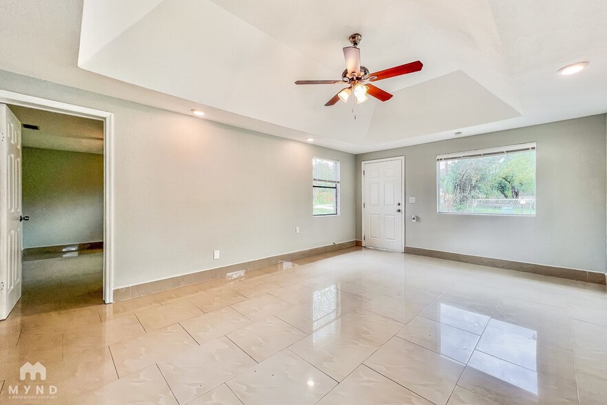 Building Photo - 7018 Maclura Dr