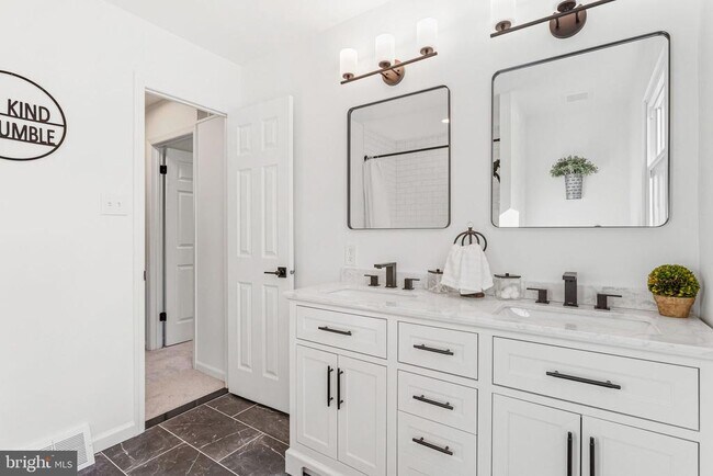 Building Photo - 15162 Wayside Rd