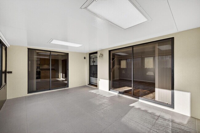 Building Photo - 5612 SE Riverboat Dr
