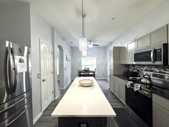 Building Photo - 736 Kildrummy Dr