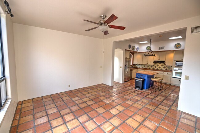 Building Photo - Single Story Foothills Home!