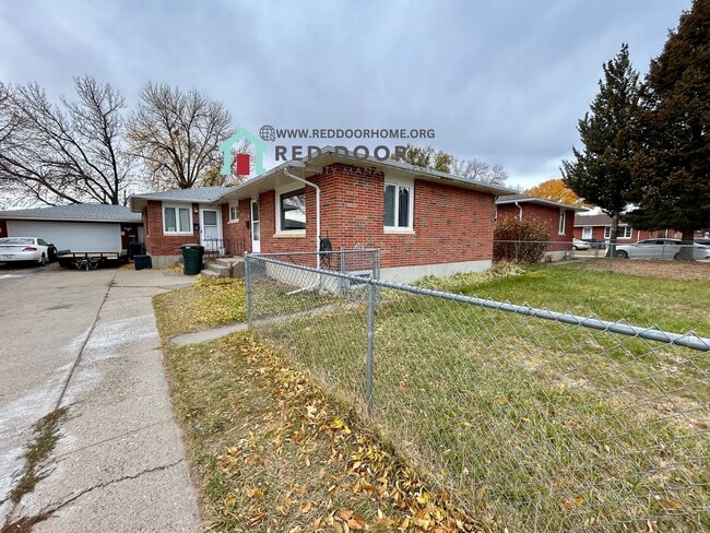 Primary Photo - Spacious 4-Bedroom Apartment – Recently Re...