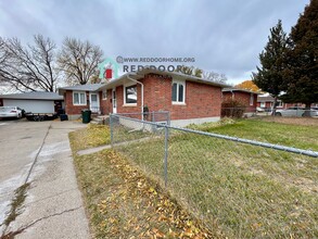 Building Photo - 216 21st Ave NW