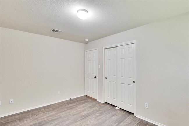 Building Photo - 210 Lollipop Ln