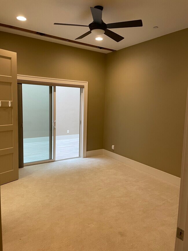 Building Photo - 441 State St