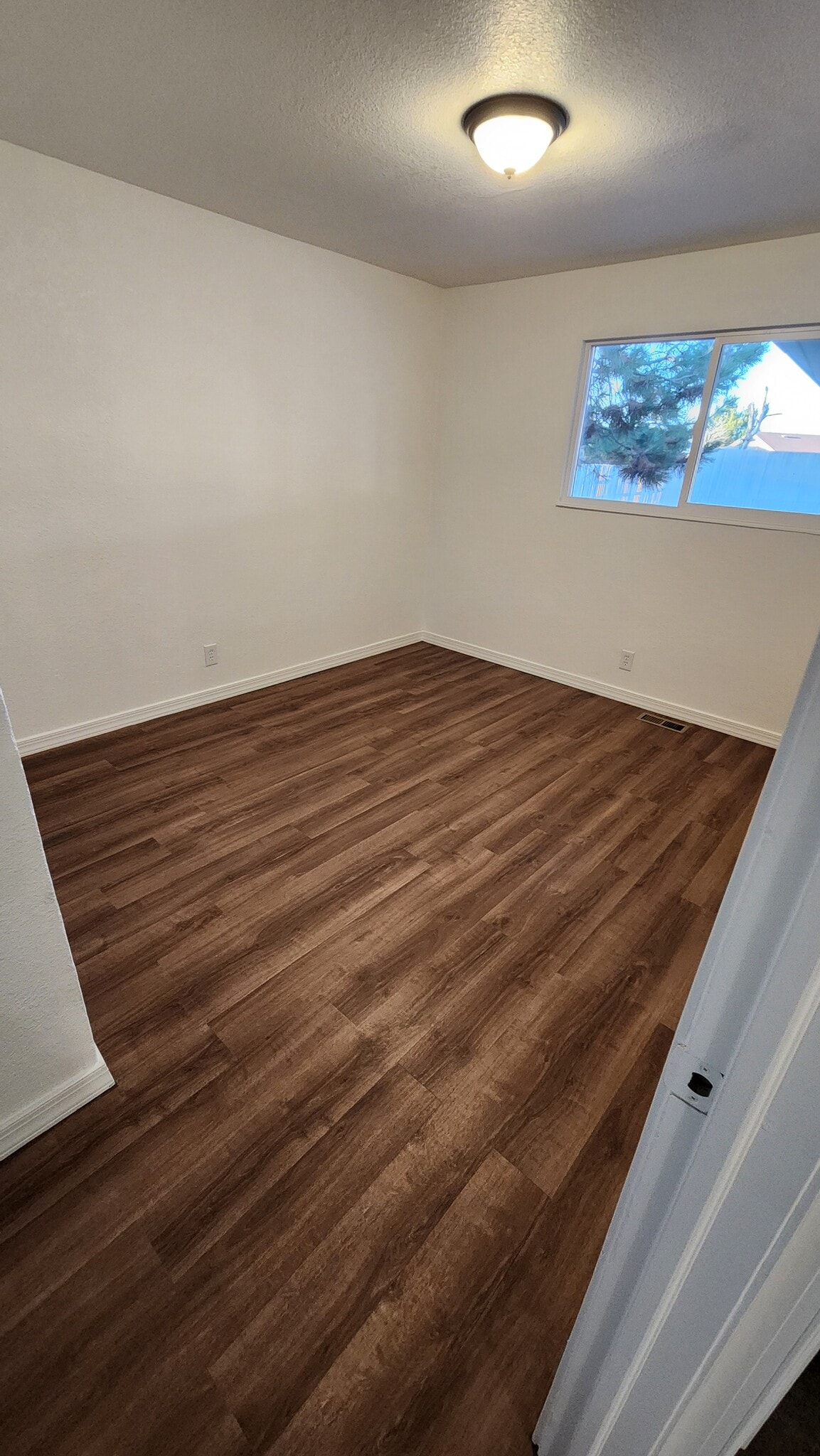 Building Photo - 14775 Robins Dr