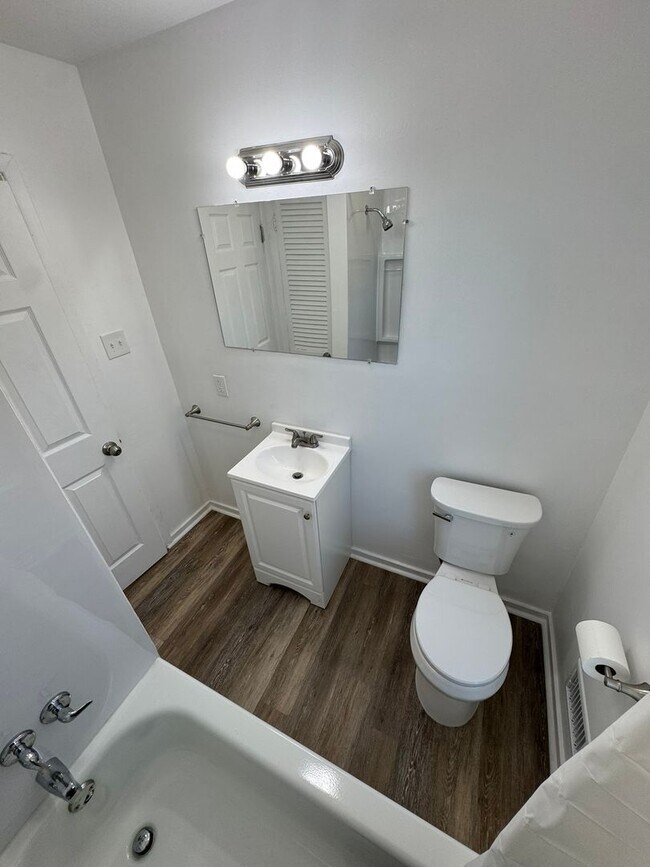 Building Photo - Enormous Completely Updated 4-Bedroom 1-Bath House w/ Flat Yard!!!