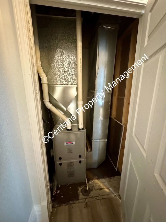 Building Photo - 722 S Montana St