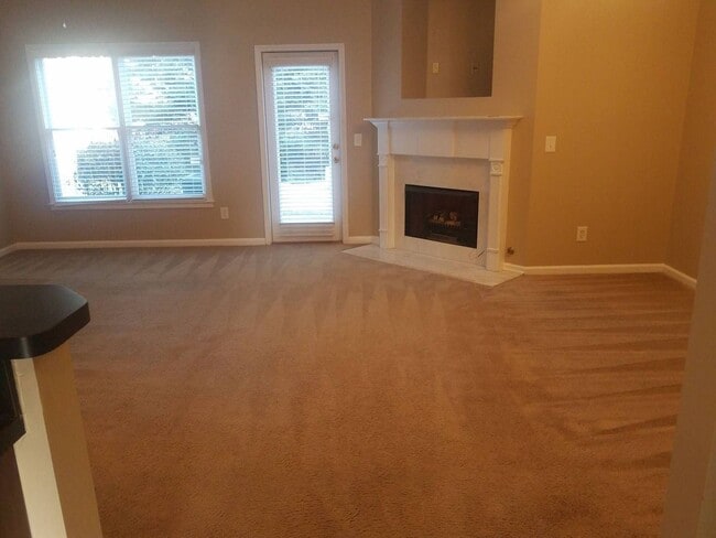 Building Photo - Acworth Town Home