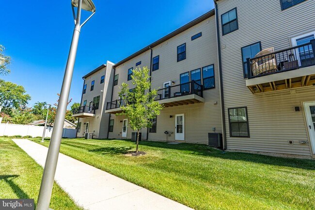 Building Photo - 2705 Evansgreen Dr