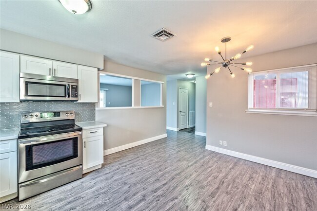 Building Photo - 4421 Hillcrest Ave