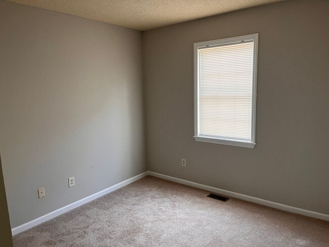 Building Photo - Lovely 3bedroom / 2bath Townhouse near NCSU!