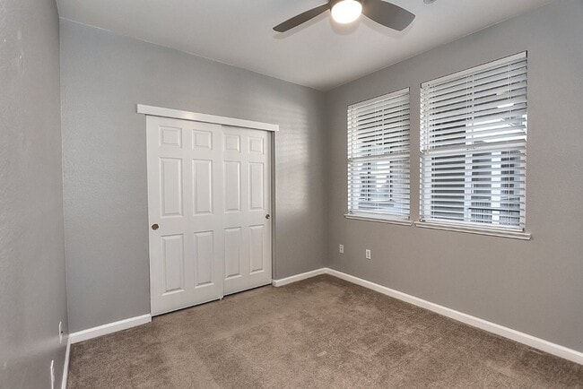 Building Photo - Beautiful Condo in Gated Community for Rent!