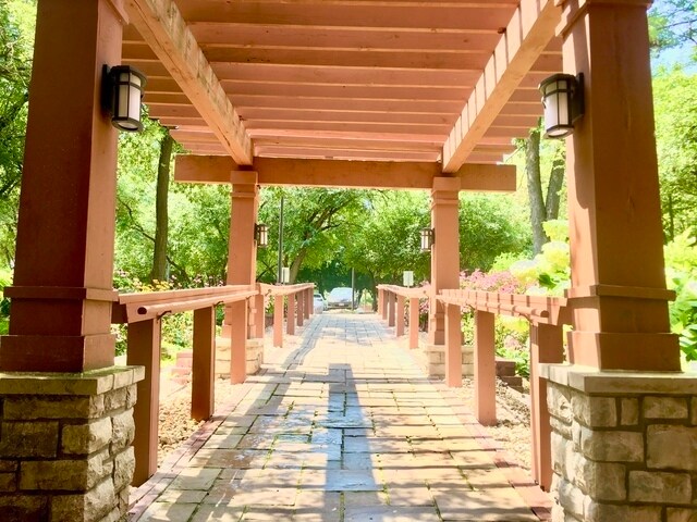 Building Photo - 6020 Oakwood Dr