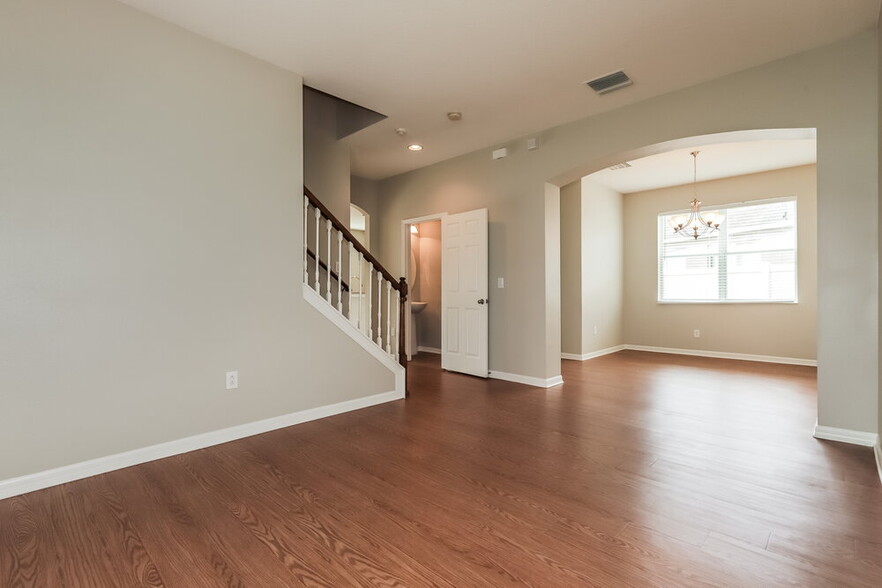 Building Photo - 1119 Windton Oak Dr