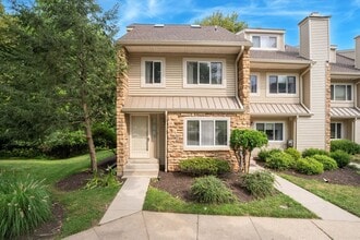 Building Photo - Now Available – 2 Bed / 1.5 Bath End Unit ...