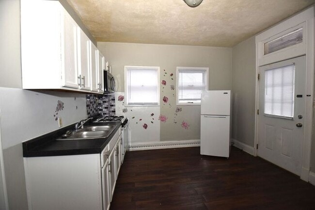 Building Photo - Beautiful Historical apartment with Old World Charm