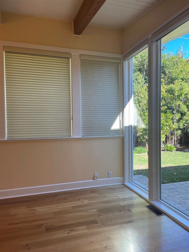 Building Photo - Serene, Executive 5 Bedroom 3 Bath Home with Private Front yard and Backyard - Palo Alto