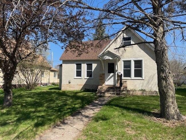 Building Photo - Cozy 2 Bedroom 1 Bath With Detached Double Garage
