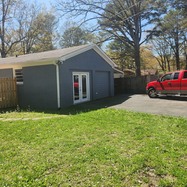 Building Photo - 700 Bragg Cir