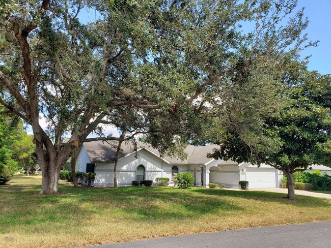 Building Photo - Gorgeous 3/2/2 Pool Home in Citrus Hills!!!!