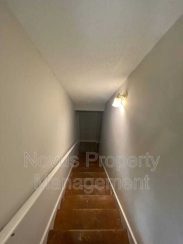 Building Photo - 88 River Ridge Dr