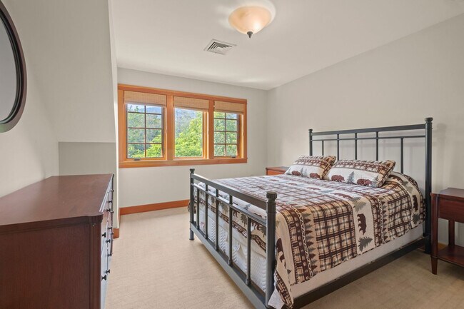 Building Photo - 28 Yellow Birch Cir