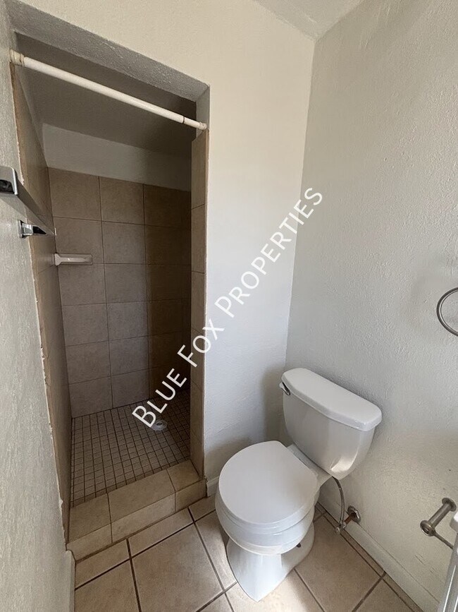 Building Photo - 5674 E Eastland St