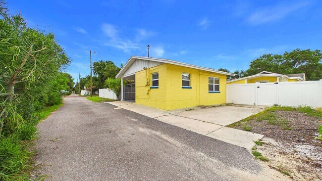 Building Photo - 3815 1st Ave N