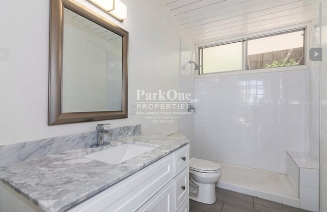 Building Photo - Single-level mid-century home in the heart of Orinda!