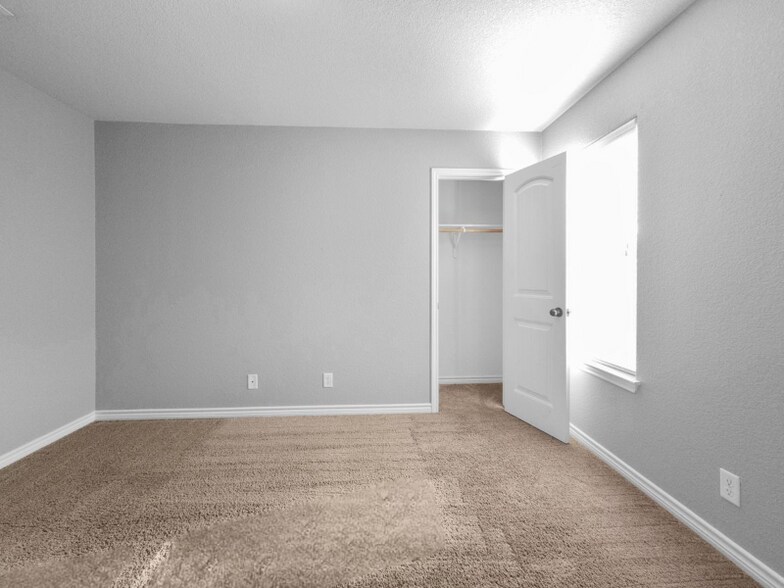 Building Photo - 511 Kacie Dr