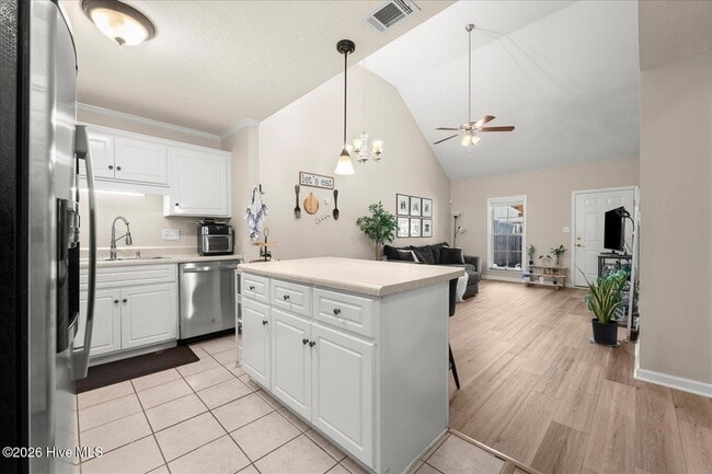 Building Photo - 119 Grove Landing Ct