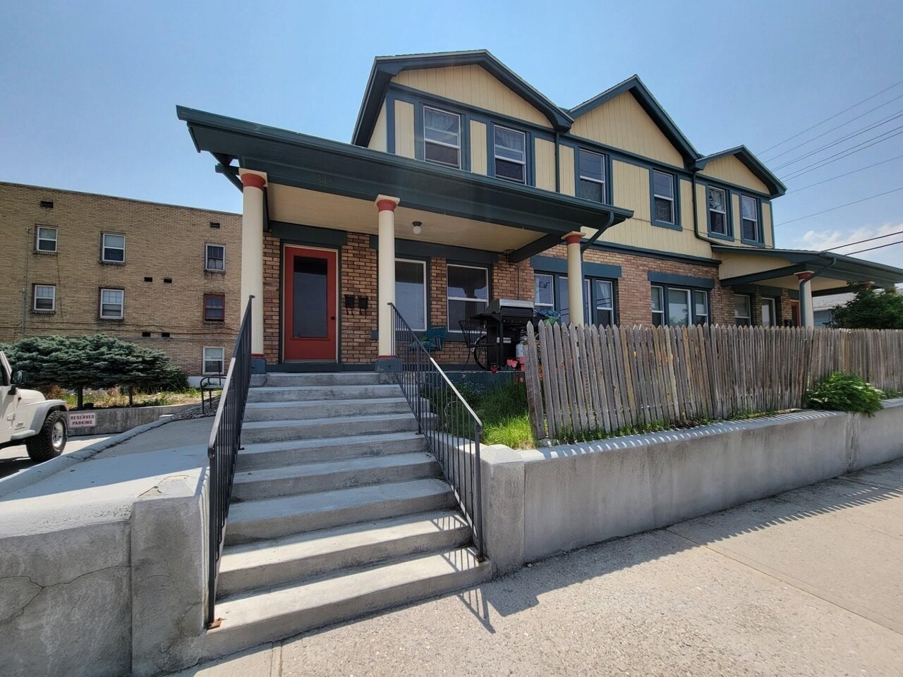 Unit front entrance - 315 W Halliday St